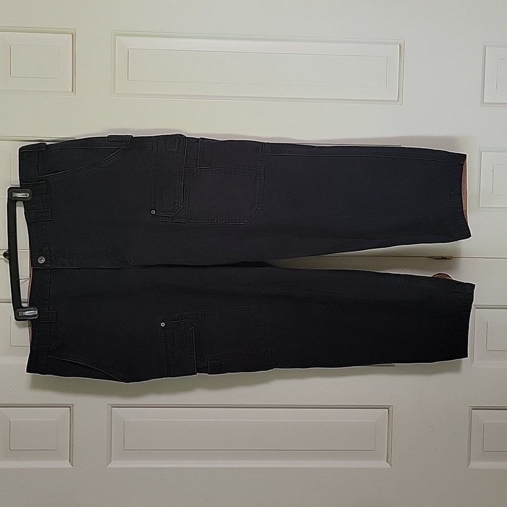 Duluth Trading men's black relaxed fit cargo jeans sz 42x30 (actual 41x29)